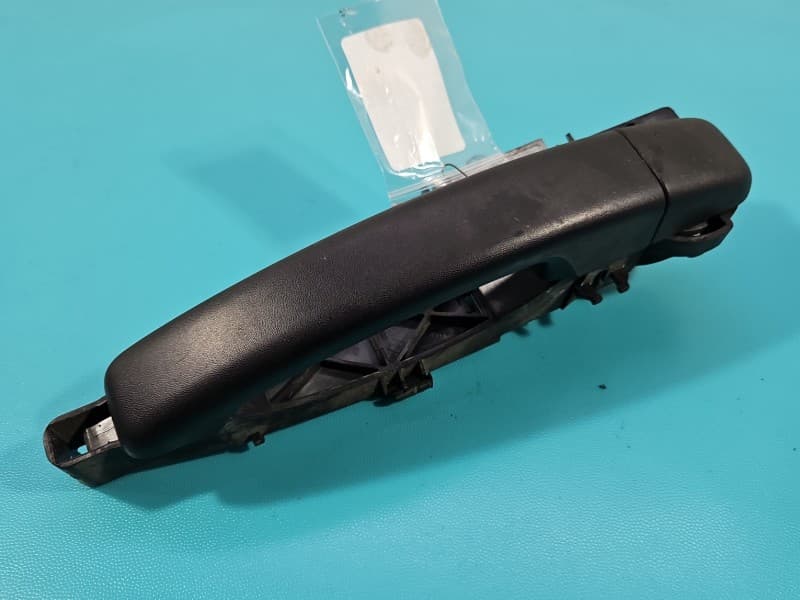 Klamka przód prawa zewnętrzna Renault Master III 10-24 806068194R biały