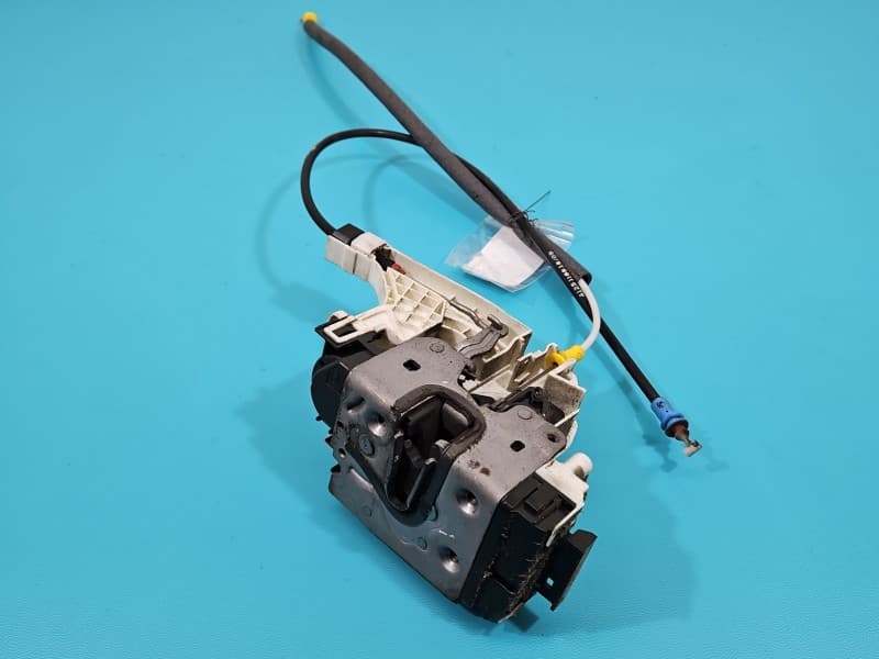 Zamek przód prawy Mercedes Sprinter II 906 EUROPA 4pin A9067201735