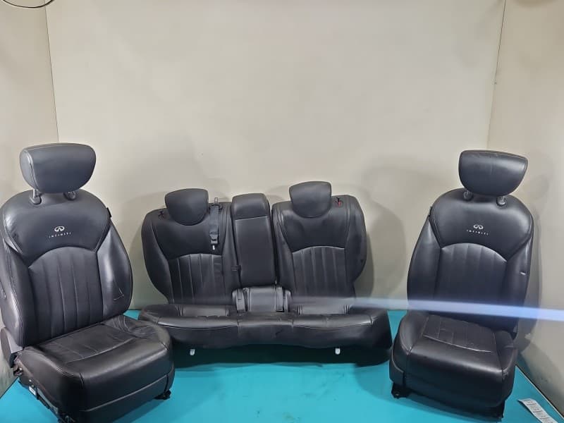 Fotele komplet kanapa INFINITI QX50