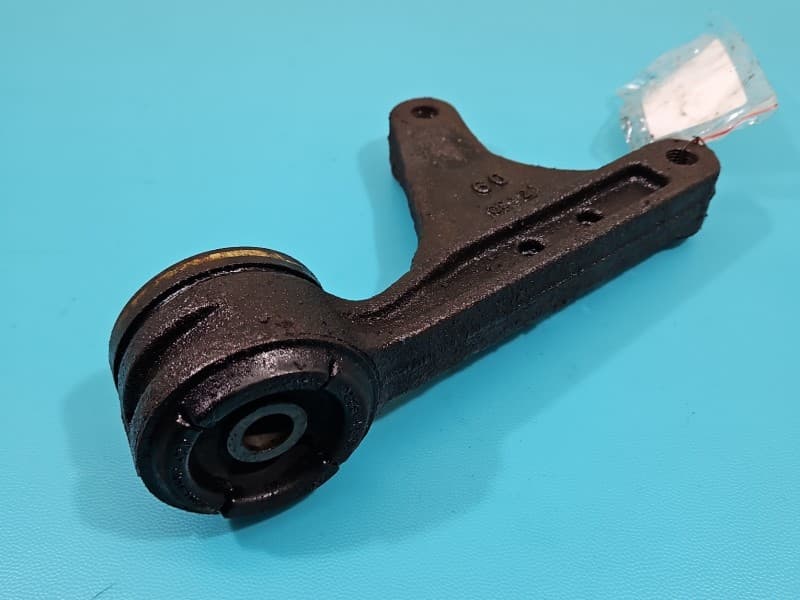 Poduszka silnika Toyota Land Cruiser J200 07- 4,5 V8 D4D 52391-60050