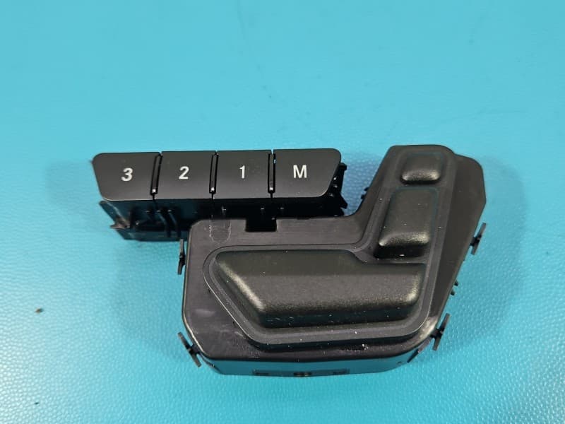 Przełącznik Regulacji fotela prawy przód INFINITI QX30 H15 16-19 2469057103