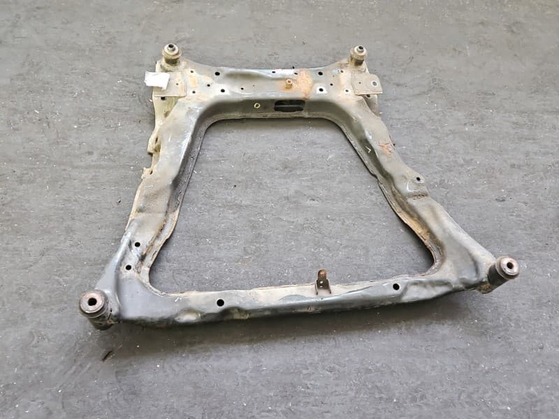 WÓZEK KOŁYSKA TRAWERS Sanki Belka silnika Nissan Qashqai I J10 06-13 1,6 16V