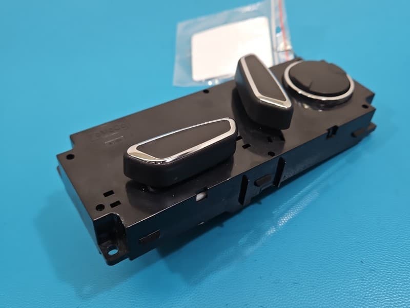 Przełącznik fotela LEWY PRZÓD Ford Mondeo Mk5 DG9T-14B709-AE