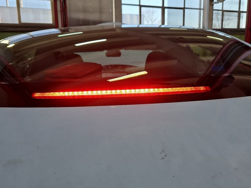 TRZECIE ŚWIATŁO STOP STOPU Tesla Model 3 17- sedan 1077405-00-G