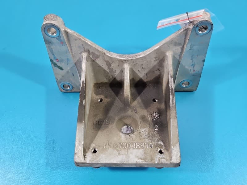 Mocowanie uchwyt łapa skrzyni biegów Maserati Ghibli III 13- 670038976