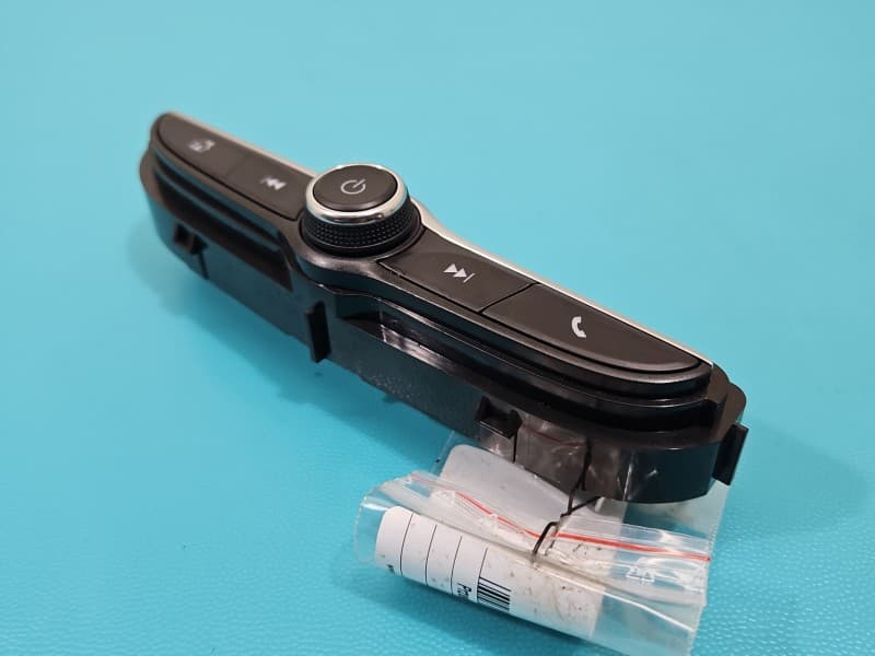 Przełącznik radia nawigacji panel Opel Astra V K 42565562 555343750