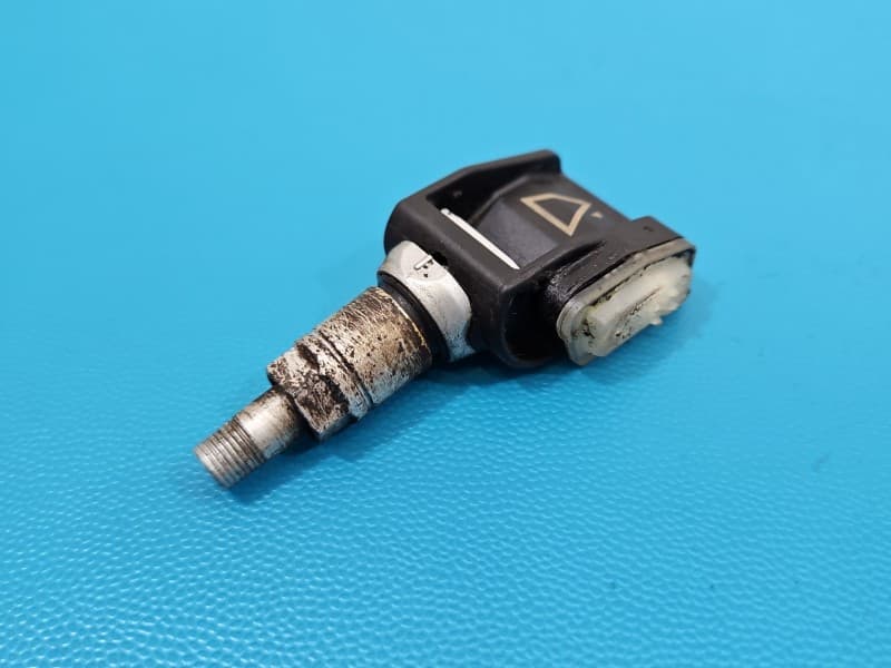 Czujnik ciśnienia opon Opel Astra IV J 13598787 TPMS