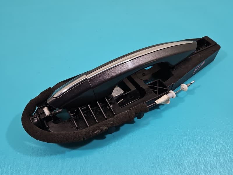 Klamka przód prawa zewnętrzna Ford Fusion USA 12-20 ES73-F22464-EB grafitowy J7