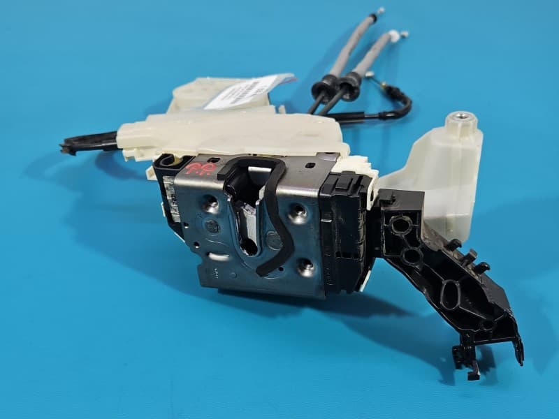 Zamek przód prawy Jeep Renegade 14- EUROPA 4pin 52139900
