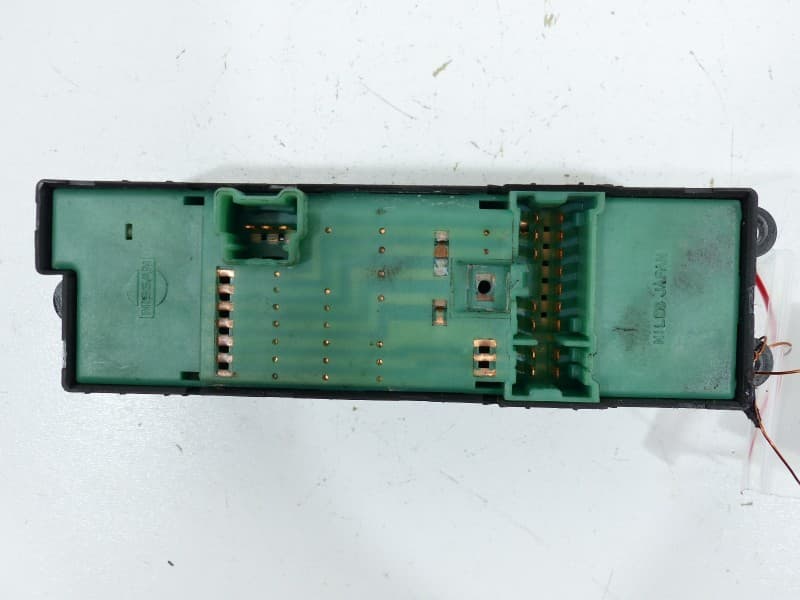 Przełącznik szyb Infiniti I35 szyb 4x 1Y26 AUTOMAT 4d sedan ABS klimatronik 02-04r srebrny(KY0G) -jakość A && INFINITI I35 02-04 PRZEŁĄCZNIK SZYB 4x 1Y26 EU