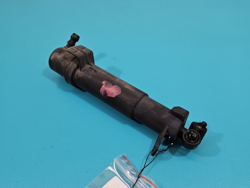 Spryskiwacz reflektora prawy Mercedes W211 8WT008396 2118600647