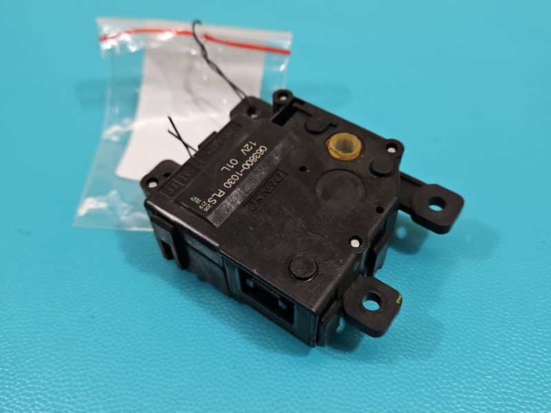Silniczek nawiewu NAGRZEWNICY Toyota Land Cruiser J200 07- 063800-1030 EUROPA
