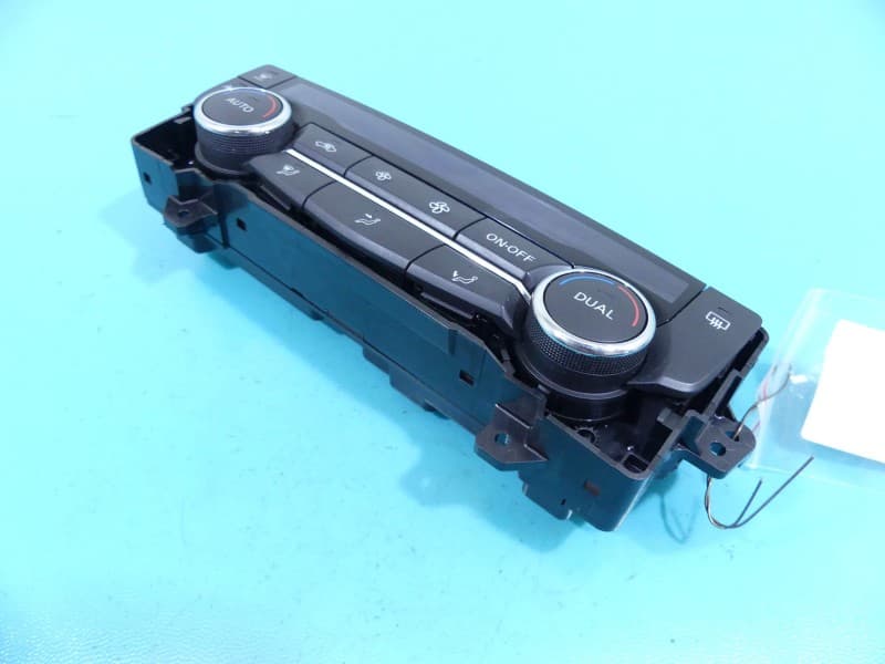 Konsola panel nawiewu Nissan Qashqai II J11 13-21 27500-4EA0A