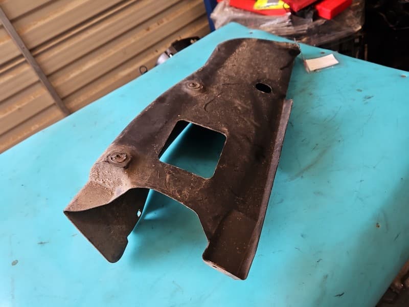 Osłona ZAŚLEPKA PLASTIK OSŁONA PODWOZIA LEWA Toyota Land Cruiser J200 07- 58724-60010