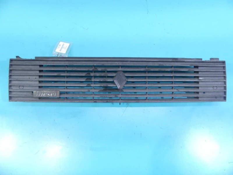Atrapa grill Renault 9 7700750089