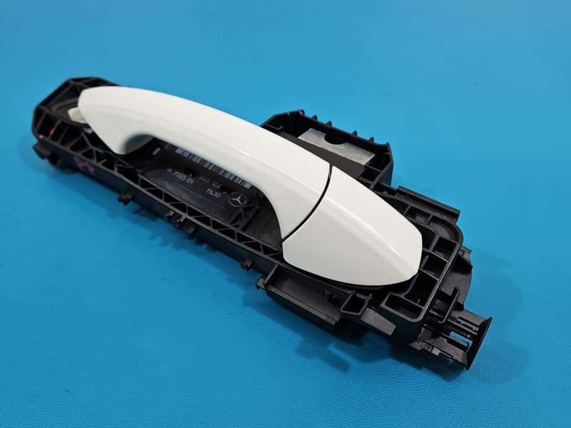 Klamka przód prawa zewnętrzna Mercedes GL II X166 A2047601634 650