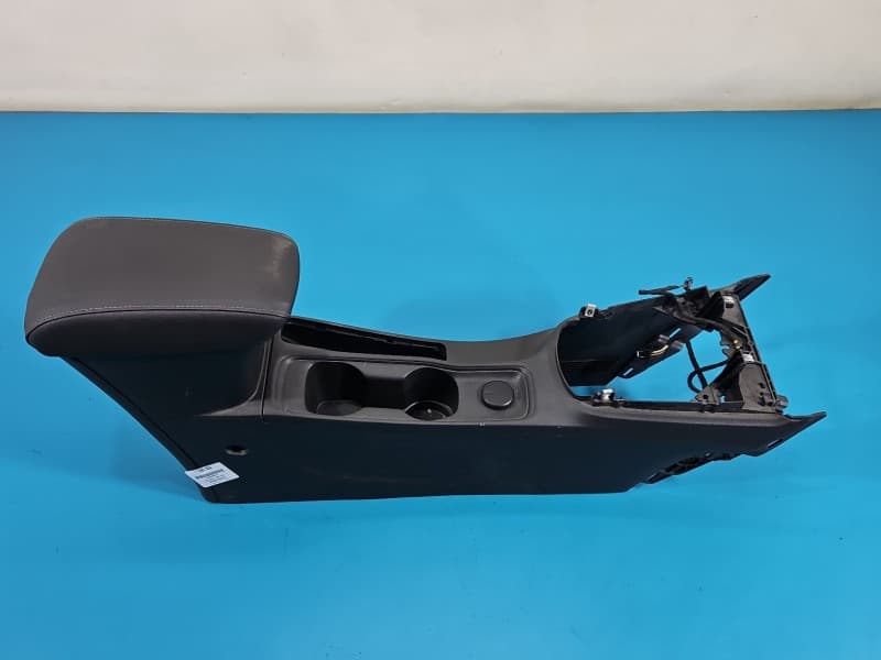Podłokietnik TUNEL Opel Astra V K 39124502 2553382 EUROPA