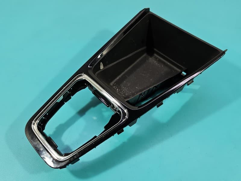 Listwa dekor deski Skoda Octavia IV 5E4863212E RAMKA TUNELU