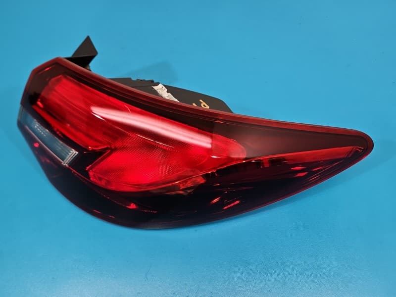 Lampa tył prawa błotnika Opel Astra IV J sedan EUROPA 90015087