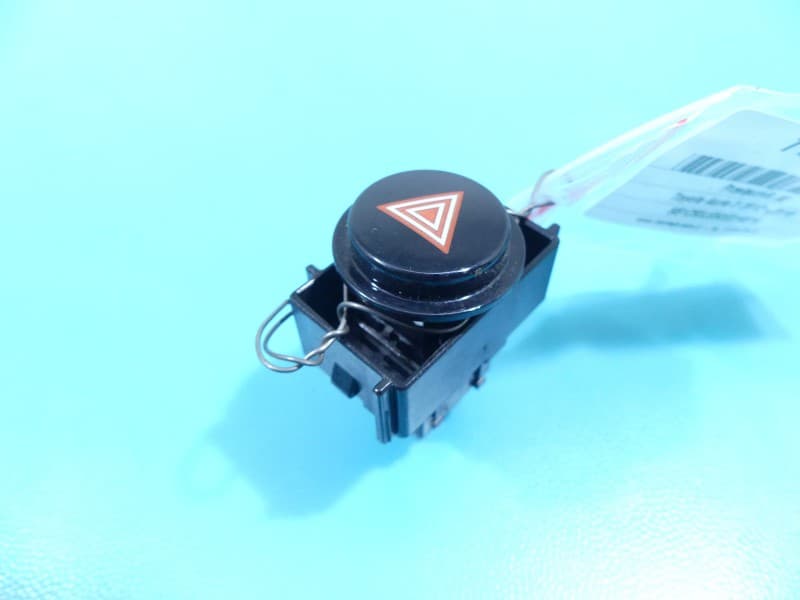 Przełącznik świateł awaryjnych Toyota Auris II 84332-02300