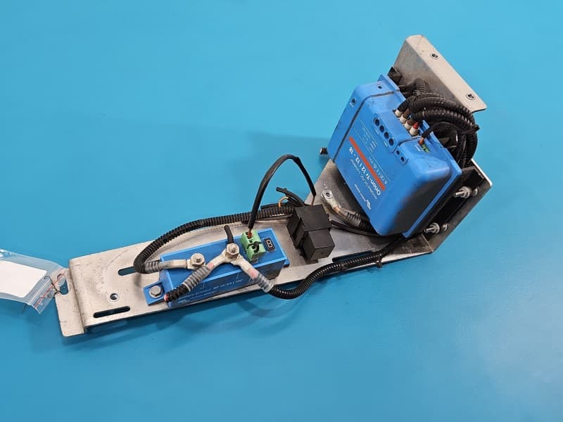 Sterownik moduł Konwerter Victron Orion-Tr 12/12-18A 220W + VICTRON BATTERY PROTECT 12V 24V 100A OCHRONNIK AKU Renault Master III 10-24 ORI121222110 121222110 BPR000100400