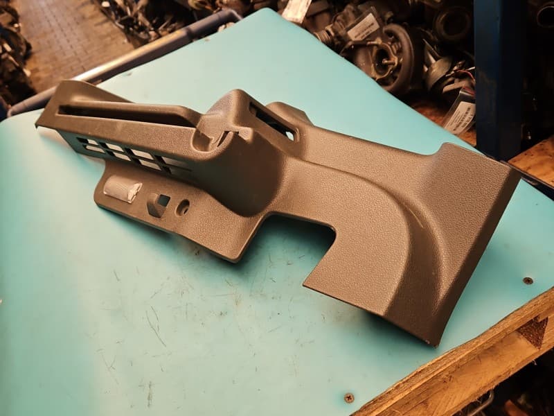 Osłona ZAŚLEPKA PLASTIK prowadnica rolety Ford Kuga Mk1 I 08-13 1630 AA82927 1630AA82927