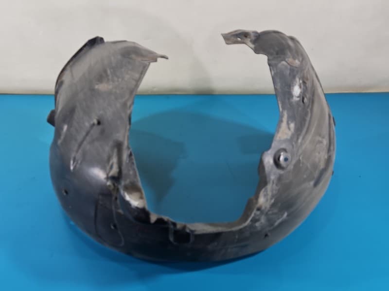 Nadkole przód prawe Audi A4 B9 8W0821172K
