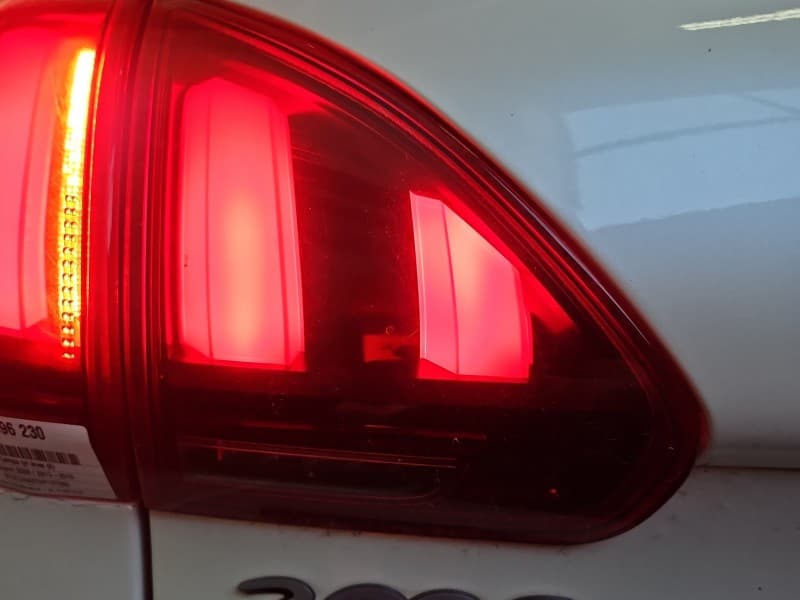 Lampa tył lewa klapy Peugeot 2008 I 13-19 HB EUROPA 9814758480