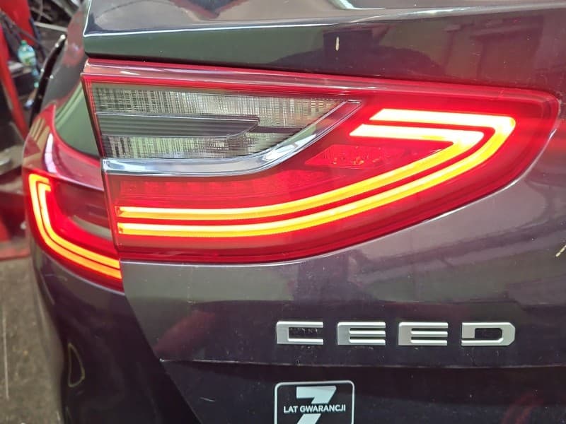 Lampa tył lewa klapy Kia Ceed III 18-21 HB EUROPA 92403-J7050