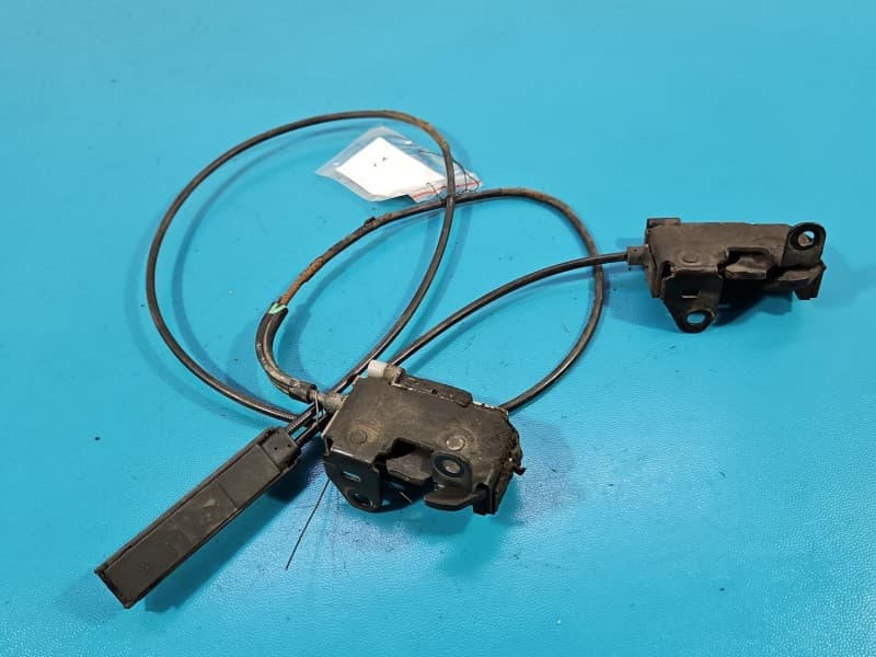 Zamek maski Skorodowany pancerz linki Mercedes W204 2048703158 A2048800260