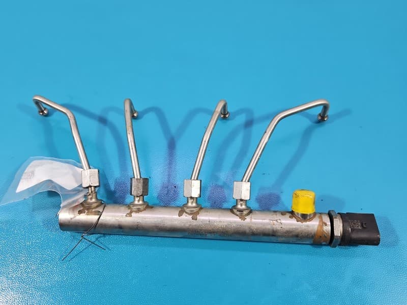 Listwa wtryskowa CZUJNIKI Bmw F32 F33 F36 2,0 T 7585411 0261545072
