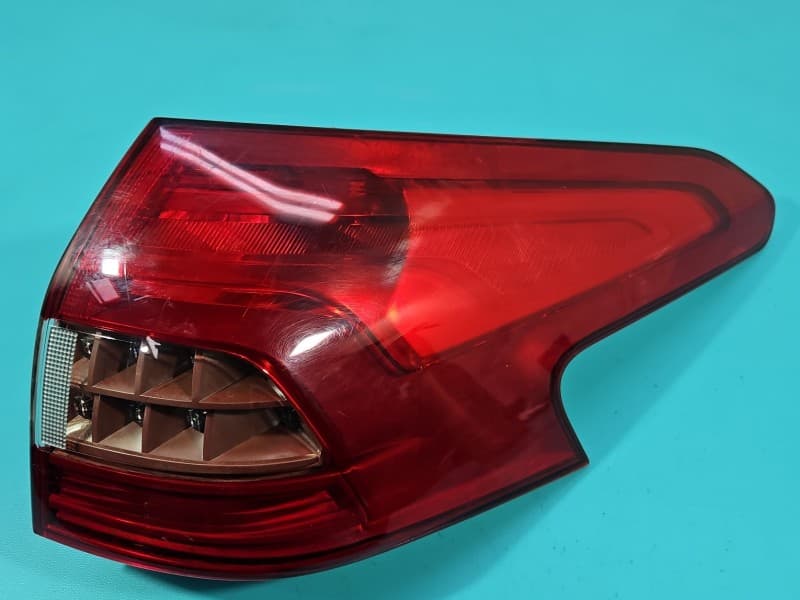 Lampa tył prawa błotnika Citroen C5 II X7 kombi EUROPA VPAX8X-13404-AX