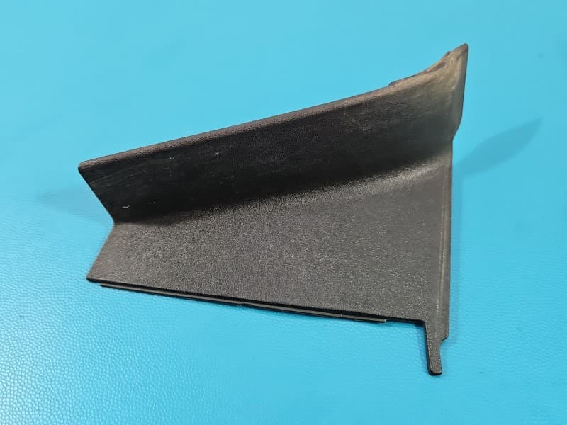 Osłona ZAŚLEPKA PLASTIK Lampy tył prawa HELLA Audi A8 D5 4N0945254