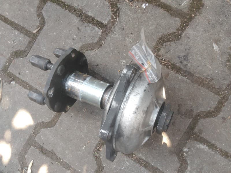 Piasta koła tył lewa zwrotnica łożysko Honda VFR 800 98-01 0,8b