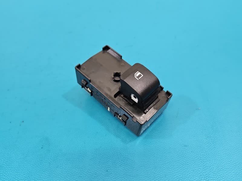 Przełącznik szyb Hyundai Elantra VII 20- PRZÓD PRAWY EU 93581-AA0004X