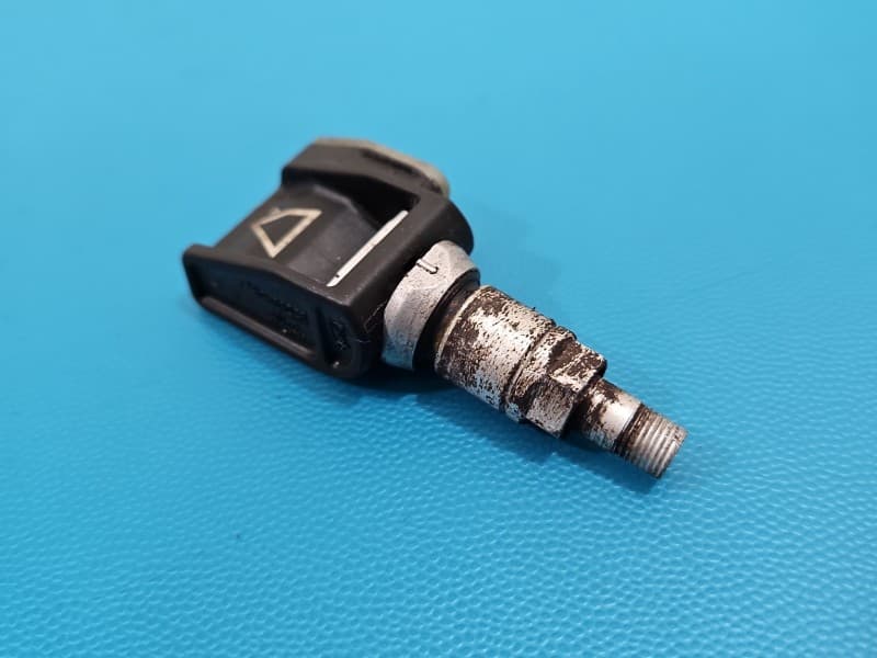 Czujnik ciśnienia opon Opel Astra IV J 13598787 TPMS