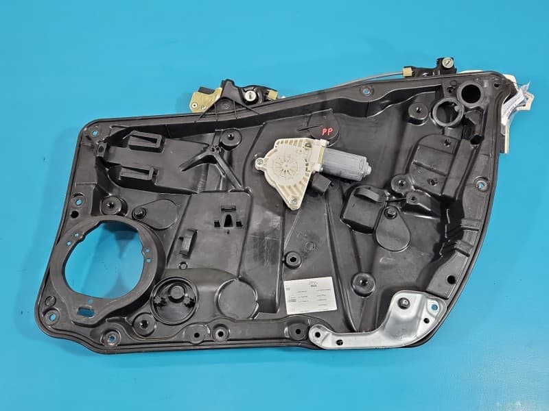 Podnośnik przód prawy SZYBY WINDA A2047601634 Mercedes CLA C117 X117 6PIN 4d sedan