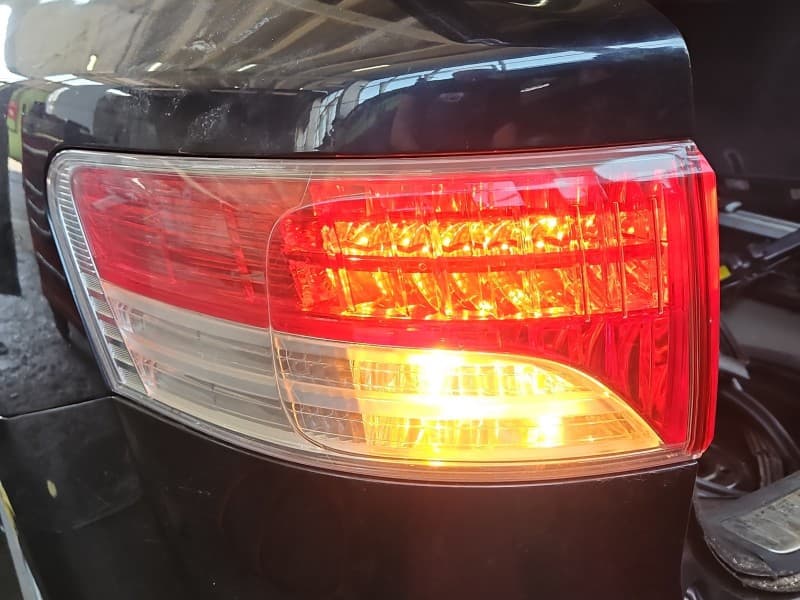 Lampa tył lewa błotnika Toyota Avensis III T27 kombi EUROPA