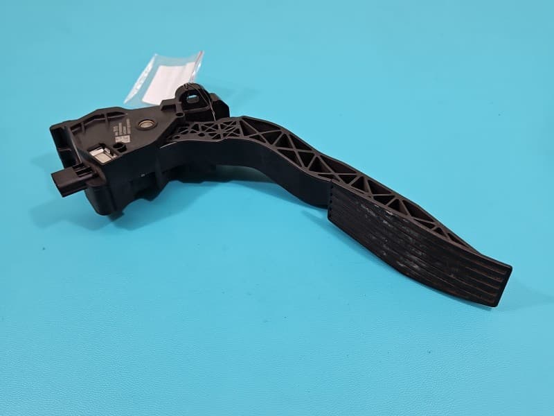 Pedał gazu potencjometr Opel Insignia B 2,0 cdti LSQ 10MMAD 84657615