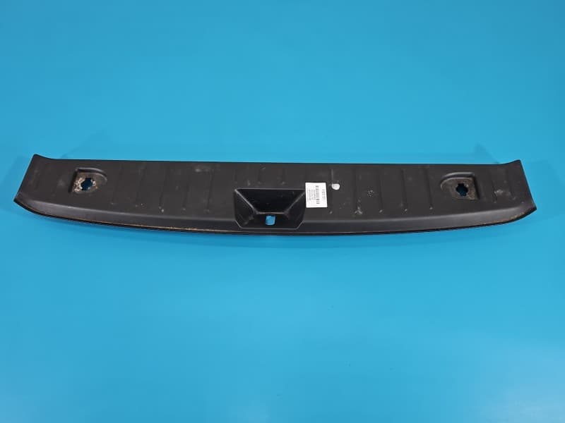 Osłona ZAŚLEPKA PLASTIK tylnego pasa Bmw i3 7272383
