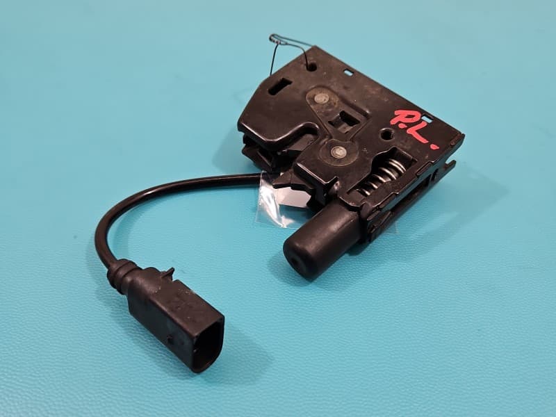 Zamek maski 2pin. P.L Audi A7 4G 4G0823509C