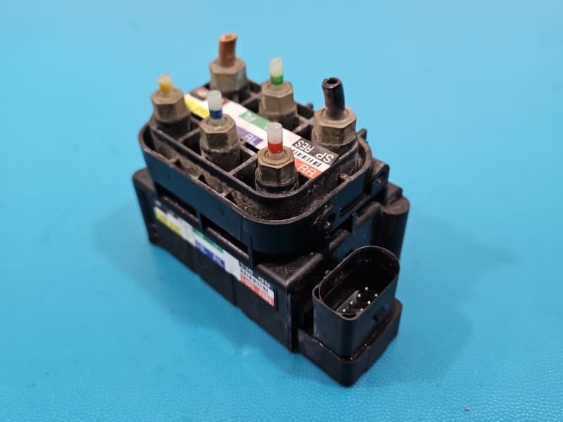 Rozdzielacz zawieszenia Mercedes W213 2.0 cdi 654920 A0993200258