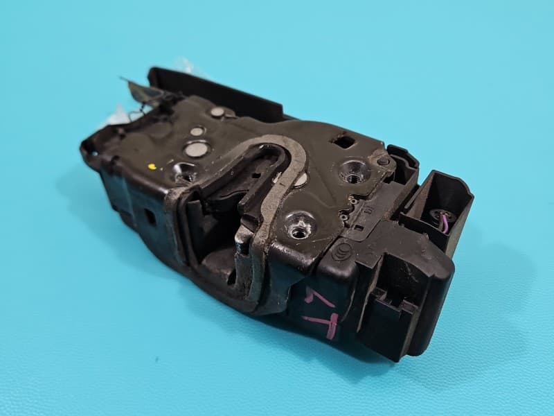 Zamek tył lewy Mercedes Vito W447 14- 2pin A4477300835