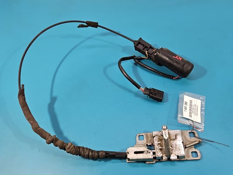 Zamek klapy tył Audi A8 D3 sedan Dociąg klapy 4 PIN sedan 4E0827383C