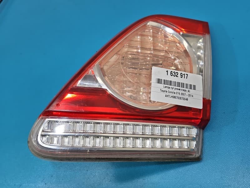 Lampa tył prawa klapy Toyota Corolla E15 sedan EUROPA