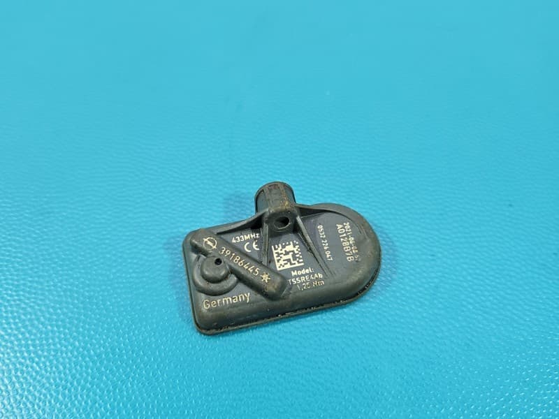 Czujnik ciśnienia opon Opel Astra V K 39186445 TPMS