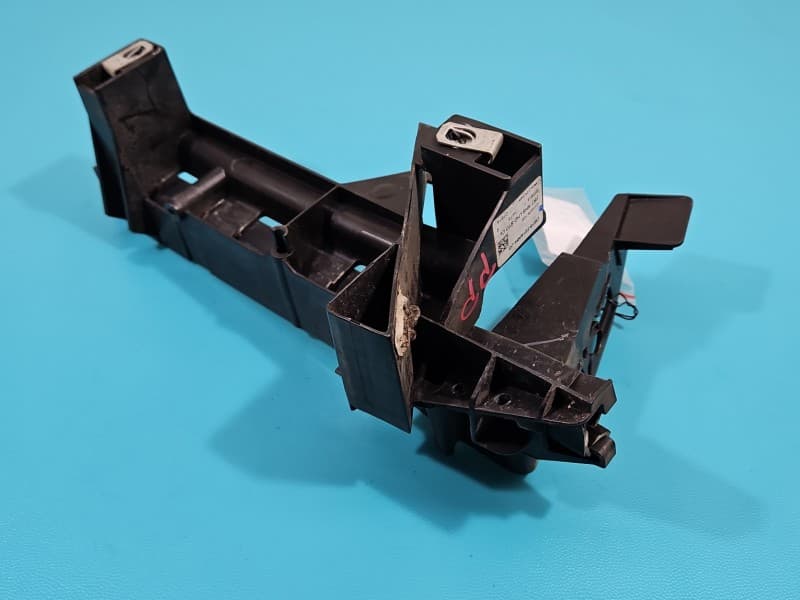 Mocowanie uchwyt zamka w drzwiach. Pp Ford Mondeo Mk5 DS73-F219A64-JG