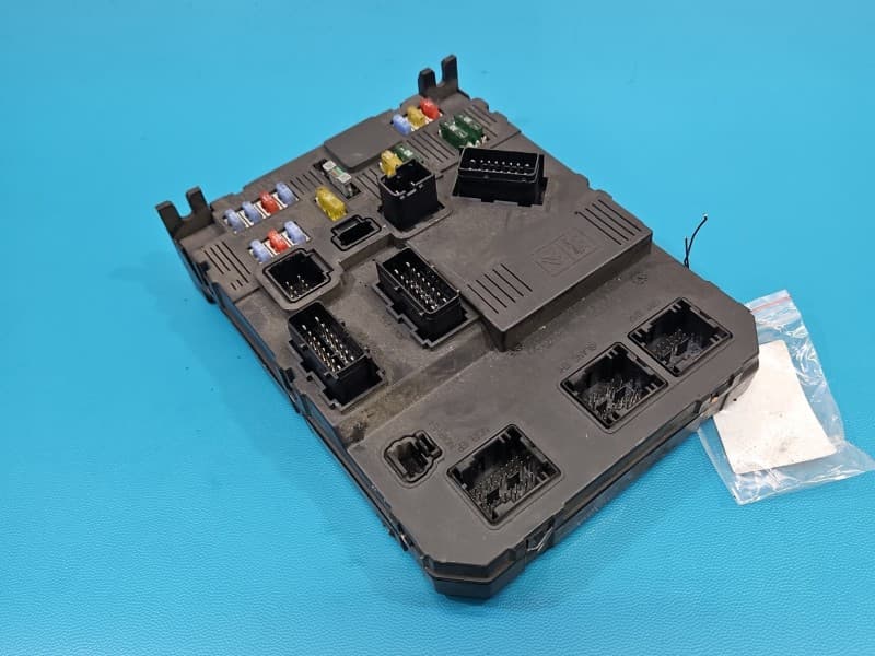Sterownik moduł Zerwane mocowania BSI Peugeot 407 9662463380