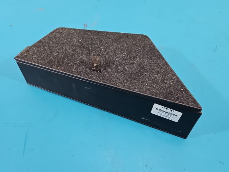 Osłona ZAŚLEPKA PLASTIK schowek bagażnika lewy Toyota Auris II 64997-02070