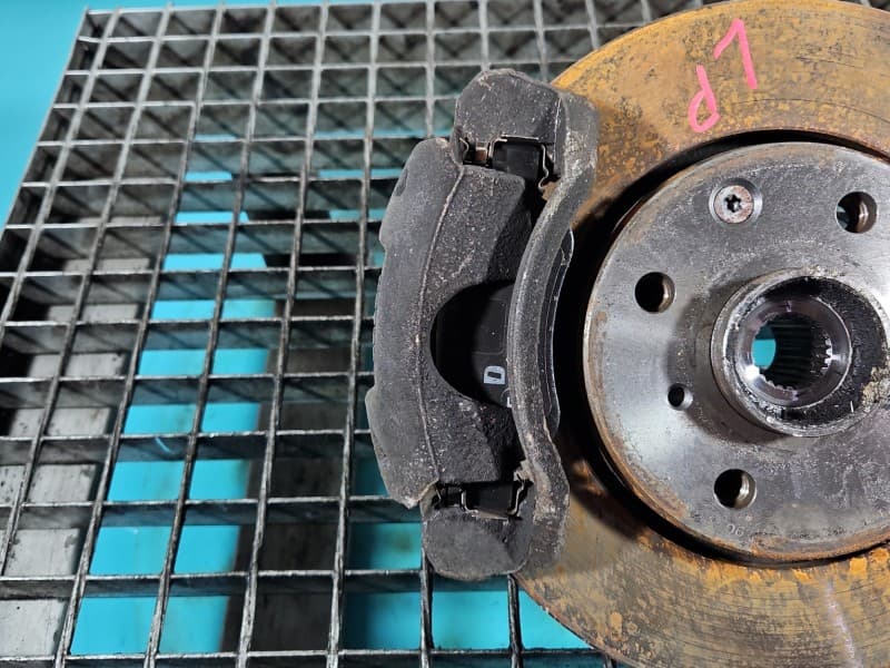 Zacisk przód lewy Toyota Aygo II 14-22 1,0 vvti 1KR